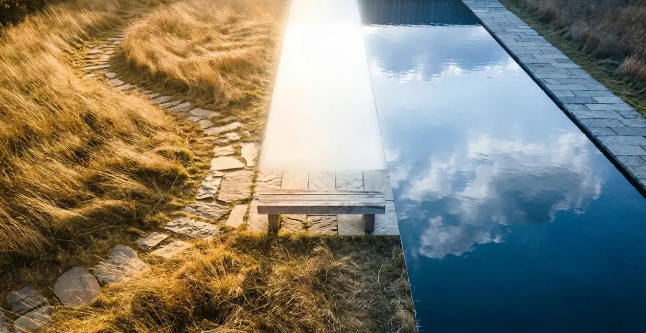 Due sentieri che convergono in un punto luminoso centrale